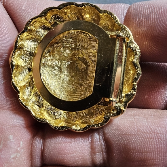 Vintage Iconic Lion Head Gold Tone Dome Button Shape 1.5” Scarf Clip Brooch show - Picture 3 of 8